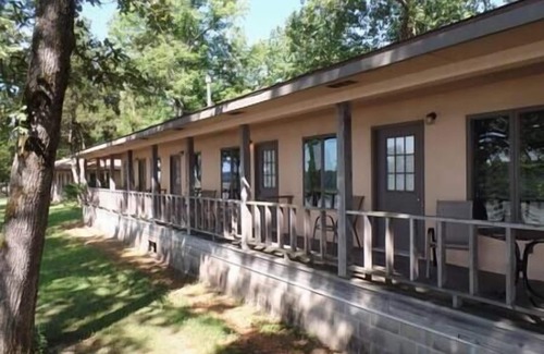 Golconda House | Deluxe Two Bedroom Bungalow w/Full Kitchen & View!