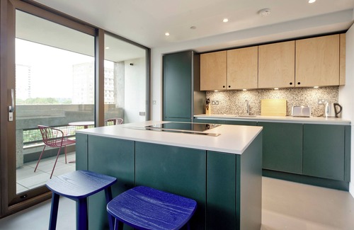 Poplar Apartment | Deluxe two-bedroom flat in bustling East London