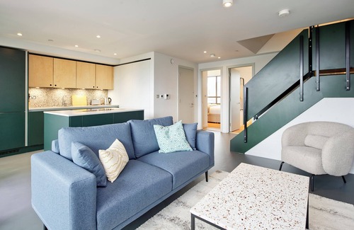 Poplar Apartment | Deluxe two-bedroom flat in bustling East London