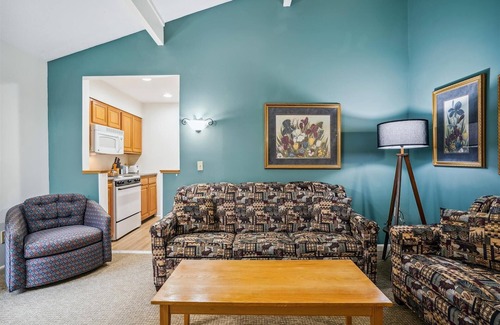 West Bridgewater Hotel | Deluxe Two Bedroom Suite on the 2nd floor with outdoor heated pool 20910