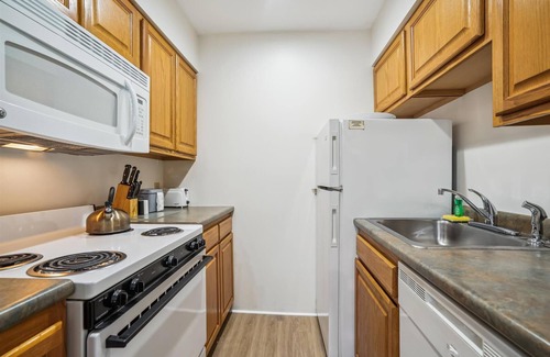 West Bridgewater Hotel | Deluxe Two Bedroom Suite on the 2nd floor with outdoor heated pool 20910