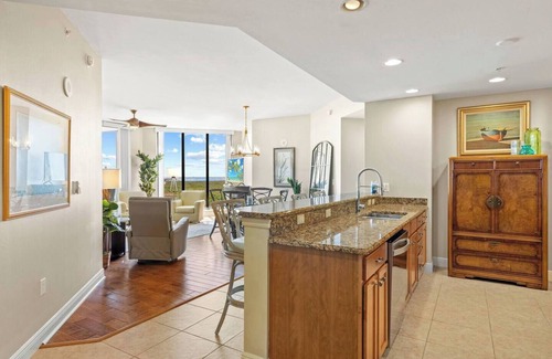 Cape Harbour Condo | Deluxe Views Condo Cape Coral Dining & Activities!