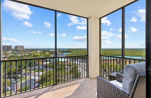 Cape Harbour Condo | Deluxe Views Condo Cape Coral Dining & Activities!