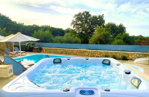 Atsipópoulon Villa | Deluxe Villa Ianthos - Outdoor Hot Tub & Kids Pool