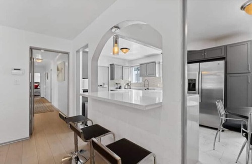 Carthay Circle Bed & Breakfast | Deluxe VRBOn