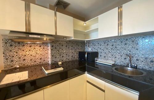 Braga Apartment | Deluxe & Well Appointed 2BR at El Royale Apartment By Travelio