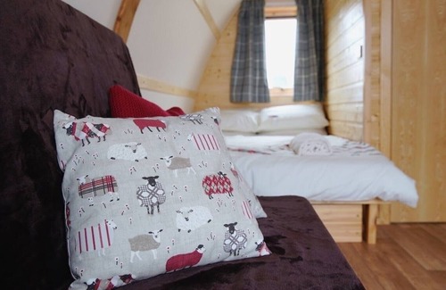 Trefeglwys Cabin | Deluxe Wigwam Cabin With 5 Seater Skargards Regal Hot Tub