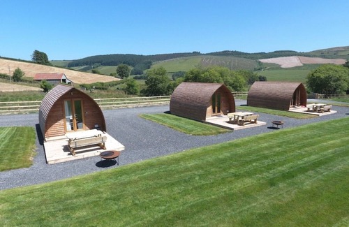 Trefeglwys Cabin | Deluxe Wigwam Cabin With 5 Seater Skargards Regal Hot Tub