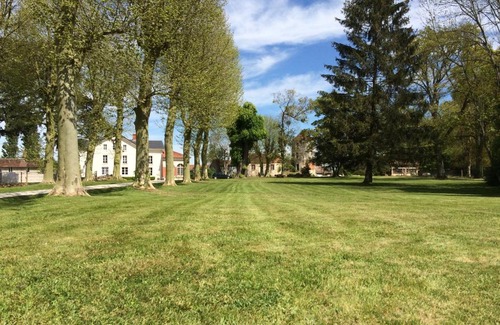 Villeneuve-la-Lionne Bed & Breakfast | Demeure des Pothières
