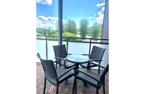 Hole Condo | Demims Apartments Lillestrøm - Central apartment-free parking-10mins from Oslo S