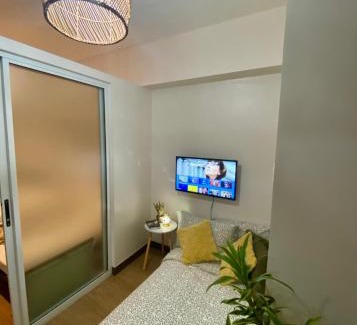 Project 4 Apartment | Den and Then City View, Karaoke, Private Balcony