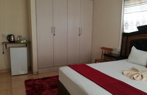 Francistown House | DEN VIEW GUESTHOUSE