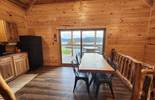 Scio Villa | Denali/Pet Friendly-Lakeview -Hot Tub-8 Person Lodge