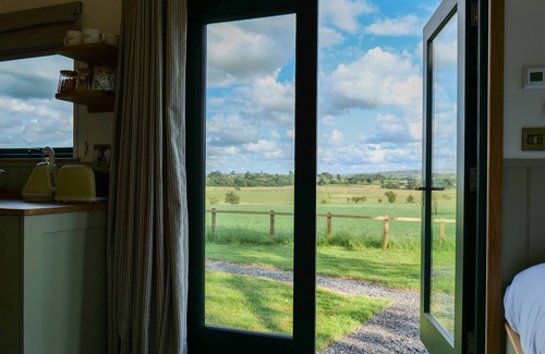 Clitheroe Cottage | DENHAM'S REST, character holiday cottage, with a garden in Gisburn