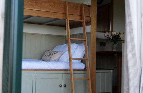 Clitheroe Cottage | DENHAM'S REST, character holiday cottage, with a garden in Gisburn