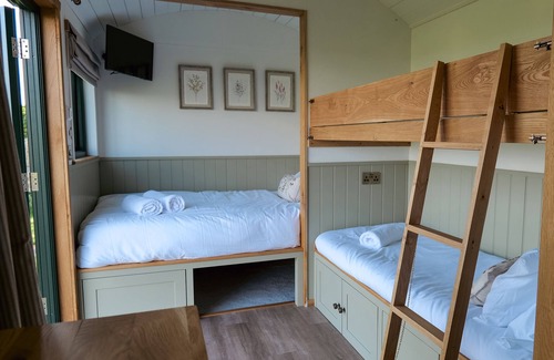 Clitheroe Cottage | DENHAM'S REST, character holiday cottage, with a garden in Gisburn