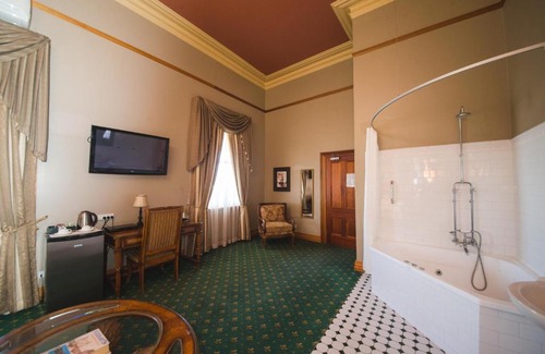 Rockhampton Hotel | Denison Boutique Hotel