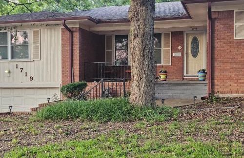 Denison House | Denison Place Near Choctaw Casino & Lake Texoma
