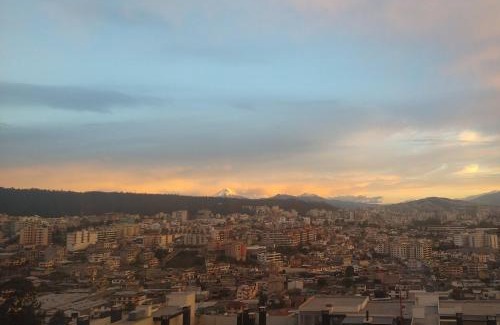 Quito Apartment | Departamento cerca Solca, Embajada Americana y Estadio Atahualpa con vista al COTOPAXI y la CIUDAD