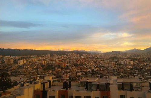Quito Apartment | Departamento cerca Solca, Embajada Americana y Estadio Atahualpa con vista al COTOPAXI y la CIUDAD
