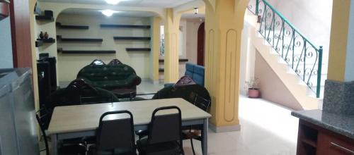 San Blas Apartment | Departamento duplex para 17 personas en zona central de Cuenca