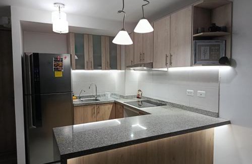 Quito Apartment | Departamento ideal para trabajo o turismo, cerca de Embajada A, Solca y Estadio O