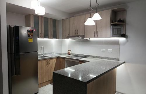 Quito Apartment | Departamento ideal para trabajo o turismo, cerca de Embajada A, Solca y Estadio O