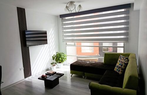 Quito Apartment | Departamento ideal para trabajo o turismo, cerca de Embajada A, Solca y Estadio O