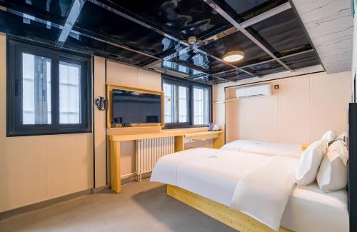 Middle Chaoyang Hotel | Dequan Hotel Chaoyang Park Branch Coffee fruits, snacks a gym and a laundry room are provided for free in the lobby