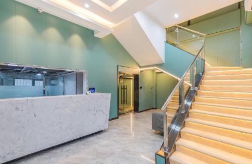 Middle Chaoyang Hotel | Dequan Hotel Chaoyang Park Branch Coffee fruits, snacks a gym and a laundry room are provided for free in the lobby