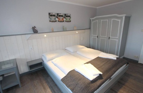 Ledenitzen House | Der Forellenhof - Dreibettzimmer, Dusche, WC