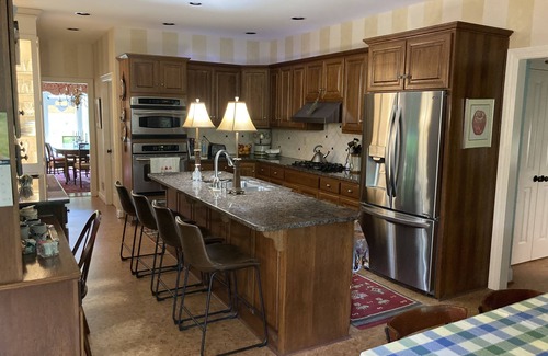 Buechel House | Derby Destination (20 Minutes to Churchill Downs): Lovely House and Garden