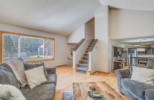 Derby House | Derby Spacious Home Off Rock Rd With King Master Suite