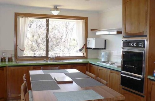Austins Ferry House | Derwent Retreat (12 Austins Ferry Road)