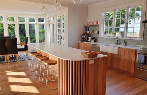 Lindisfarne House | Derwent River Villa - the ultimate beach hotel, Hobart