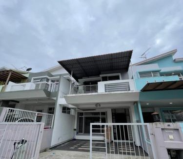Taman Desa Tebrau House | Desa Tebrau 2 5mins IKEA Toppen PeiKin AICC HeLiXuan Restaurant
