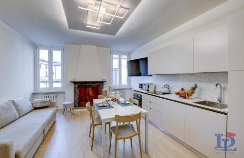 Desenzano del Garda City Centre Apartment | DesenzanoLoft Official Partner Homes & Villas by Marriott Bonvoy - Apa Dom Downtown Family Apartment