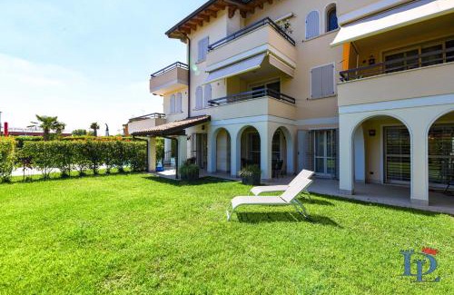 Colombare Apartment | DesenzanoLoft Official Partner Homes & Villas by Marriott Bonvoy - Bea House, Sirmione with Private Garden and share Pool