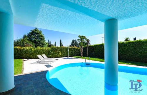 Colombare Apartment | DesenzanoLoft Official Partner Homes & Villas by Marriott Bonvoy - Bea House, Sirmione with Private Garden and share Pool