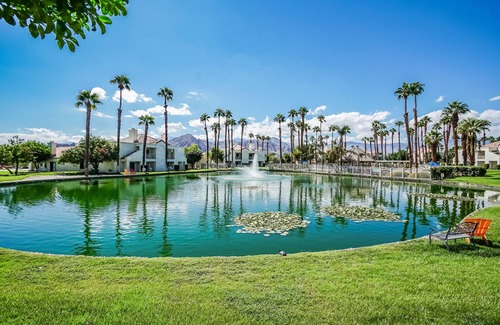 Palm Desert Apartment | Desert Breezes Resort