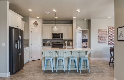 Sienna Hills House | Desert Family Fun! Resort Pool+ 2 Huge Family Rooms, AirHockey, Arcade, Scooters