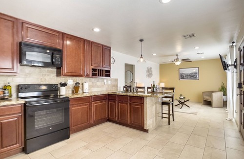 North Mountain House | Desert Getaway w/Stunning Views, Firepit, & Extra Kitchenette!