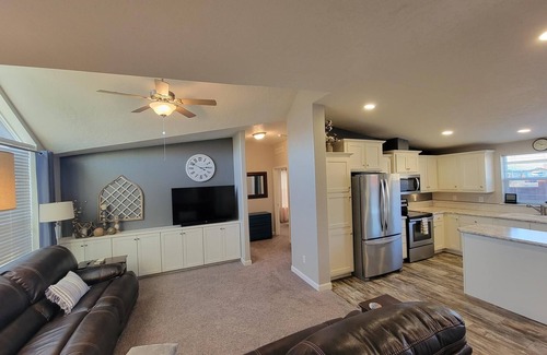 Desert Aire House | Desert Gorge at Desert Aire- 40 min to The Gorge! Minutes to golf, river & more!