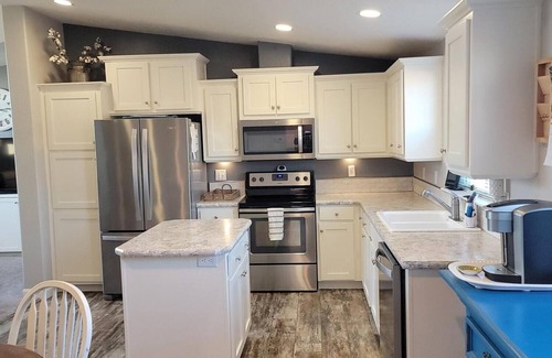 Desert Aire House | Desert Gorge at Desert Aire- 40 min to The Gorge! Minutes to golf, river & more!
