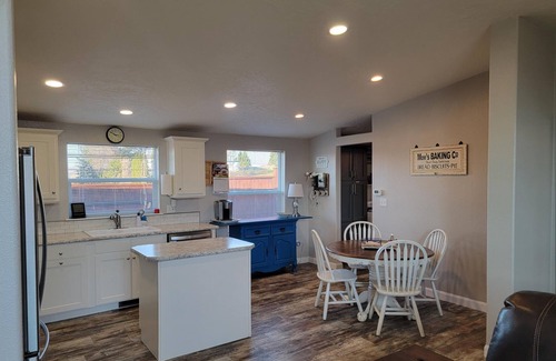 Desert Aire House | Desert Gorge at Desert Aire- 40 min to The Gorge! Minutes to golf, river & more!