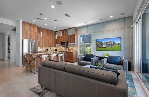 Racquet Club West Condo | Desert Horizon - A Ryson Property