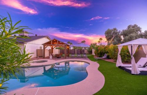 Avant House | Desert Oasis Resort Style Backyard Sleeps 18 Games