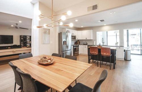 Avant House | Desert Oasis Resort Style Backyard Sleeps 18 Games
