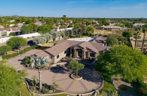 Mary Katherine Estates House | Desert Splash by AvantStay Pool Hot Tub Firepit