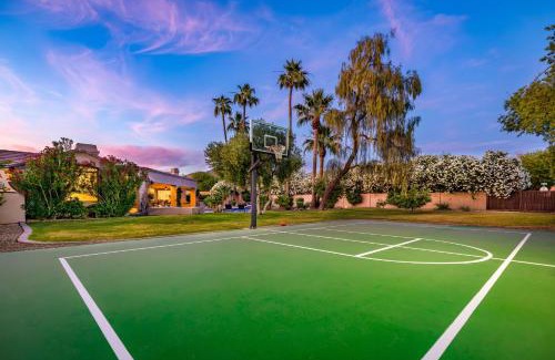 Mary Katherine Estates House | Desert Splash by AvantStay Pool Hot Tub Firepit